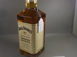  Nr._004_Eine_Flasche_Jack_Daniels_Honey_Mindestgebot_5_Euro.JPG