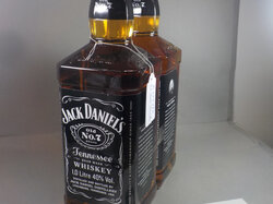  Nr._008_Zwei_Flaschen_Jack_Daniels_Mindestgebot_10_Euro.JPG